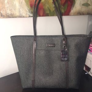 Small Tumi Q-tote (earl grey)